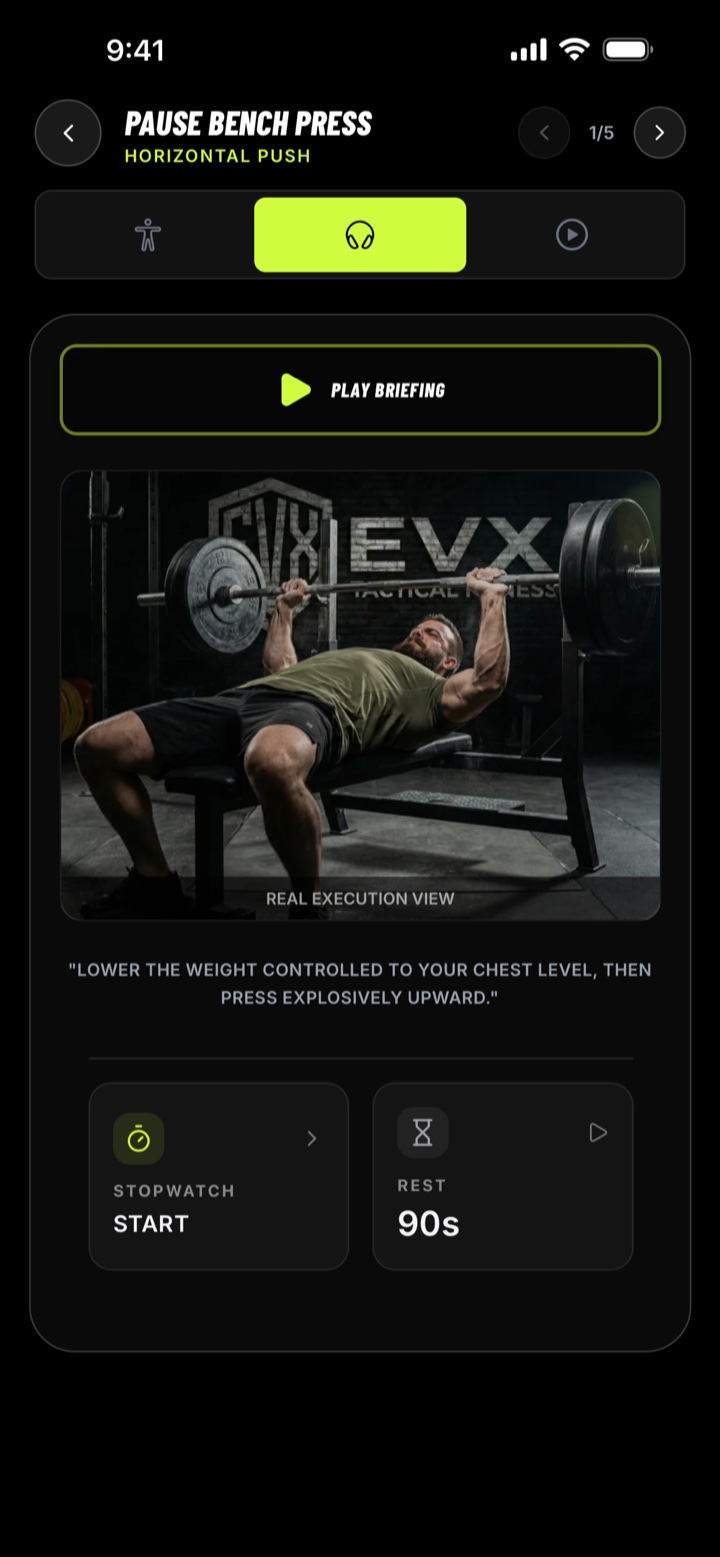 EVX app: pause bench press briefing with real execution view, clear instruction, stopwatch and rest timer